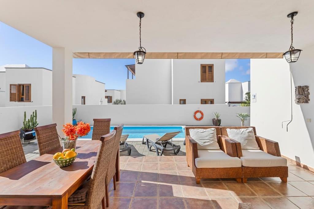 Nica Villa Costa Teguise