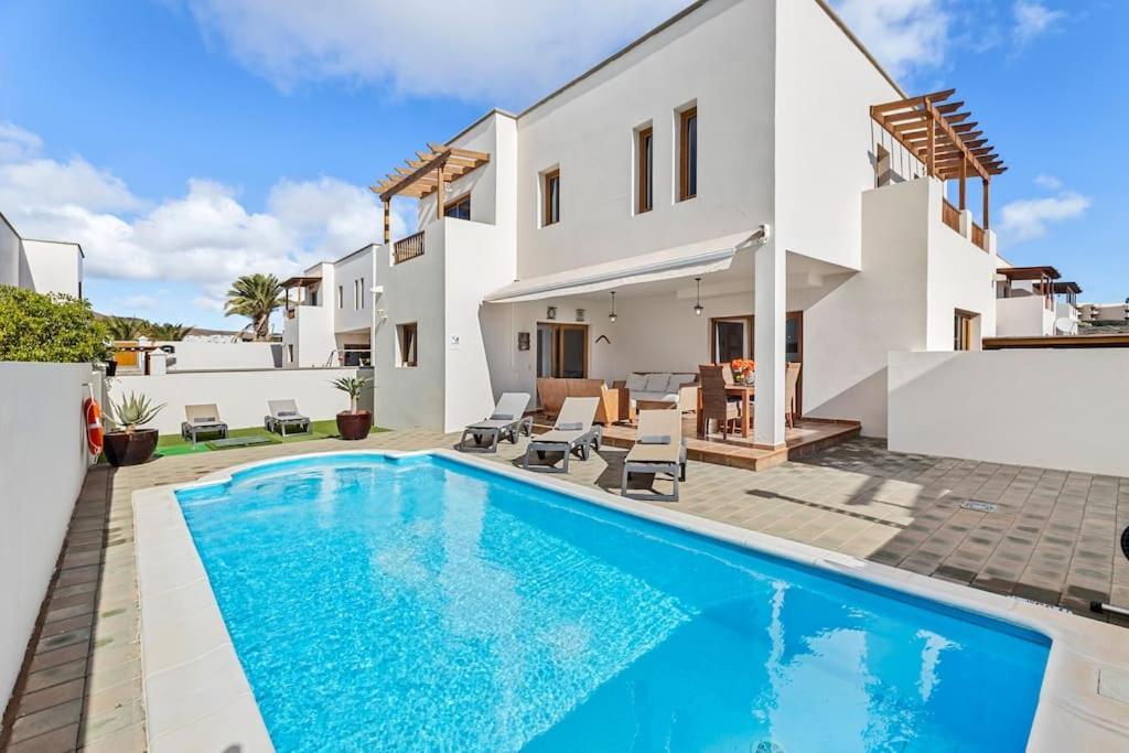 Nica Villa *